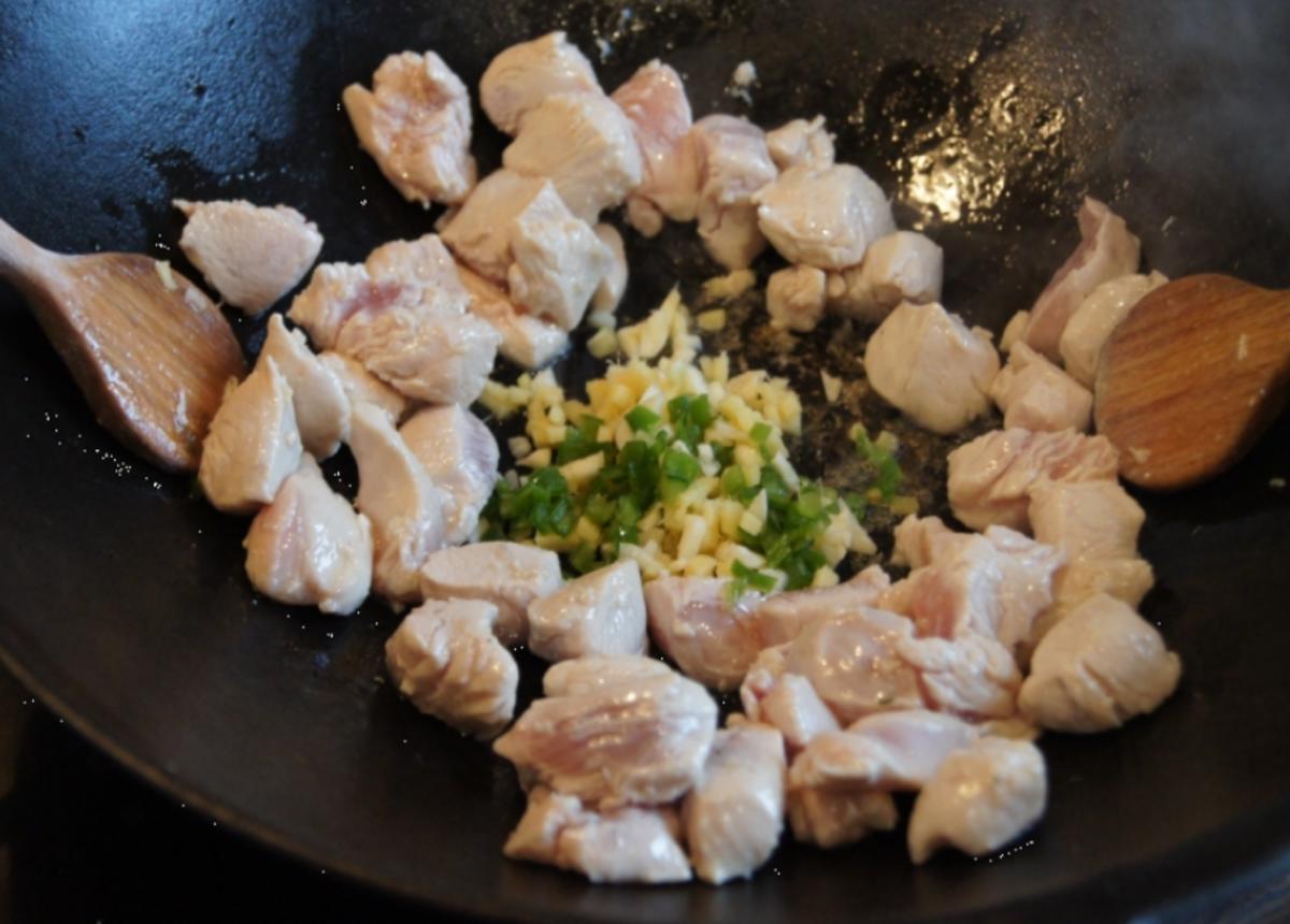 Gemüsecurry mit Hähnchenbrustfilet im Wok und Basmatireis - Rezept - Bild Nr. 2810