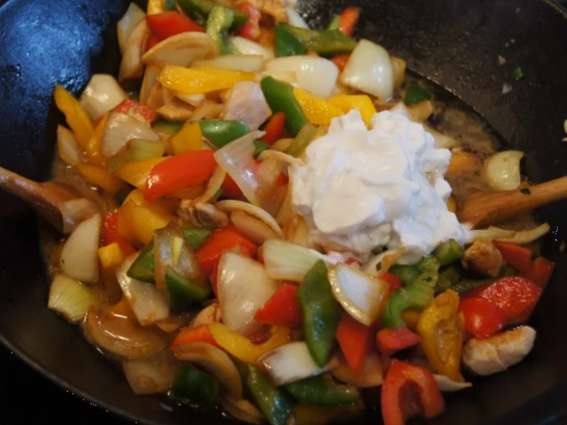 Gemüsecurry mit Hähnchenbrustfilet im Wok und Basmatireis - Rezept - Bild Nr. 2813