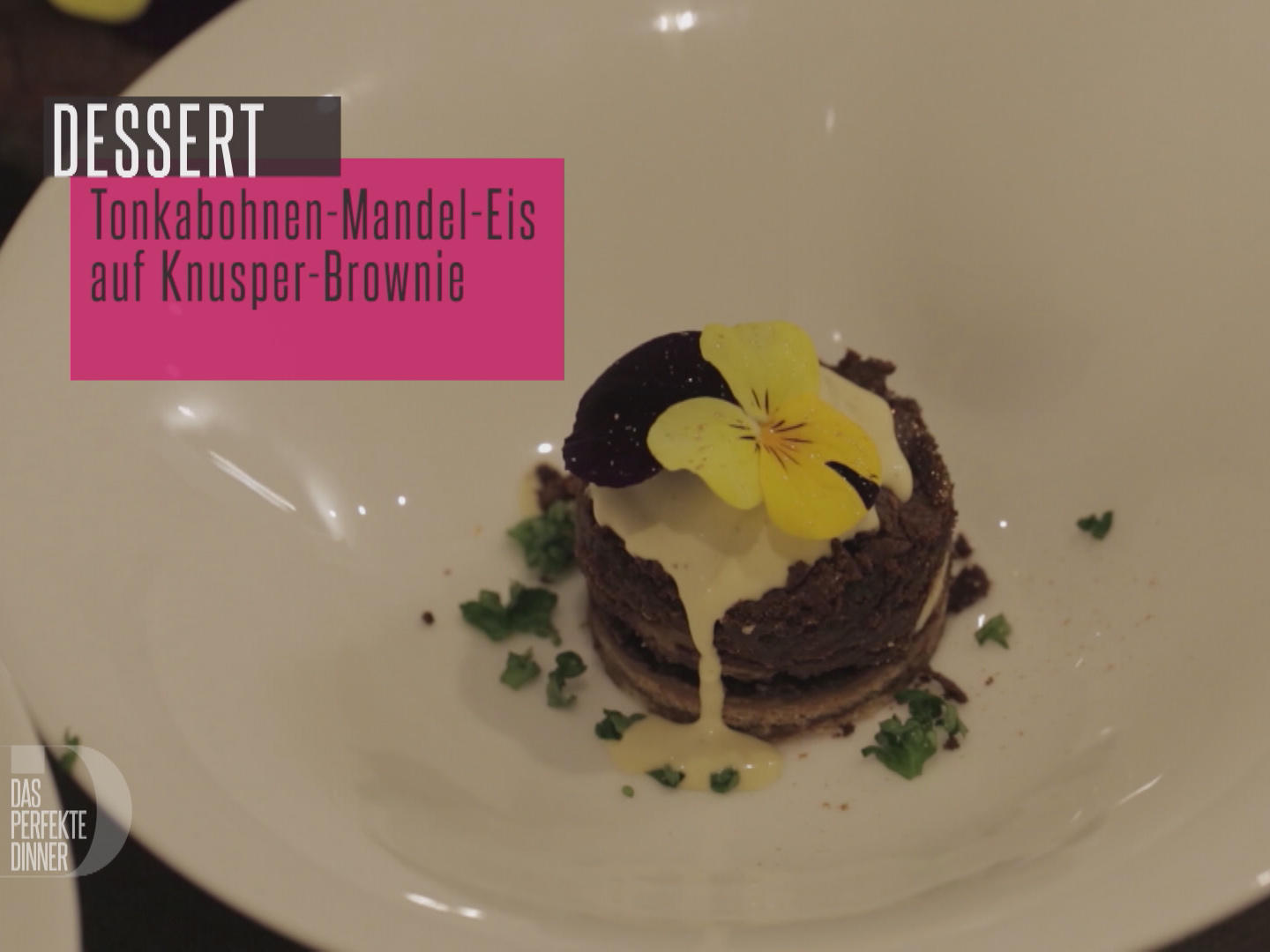 Bilder für Tonkabohnen-Mandeln-Eis auf Knusper-Brownie - Rezept