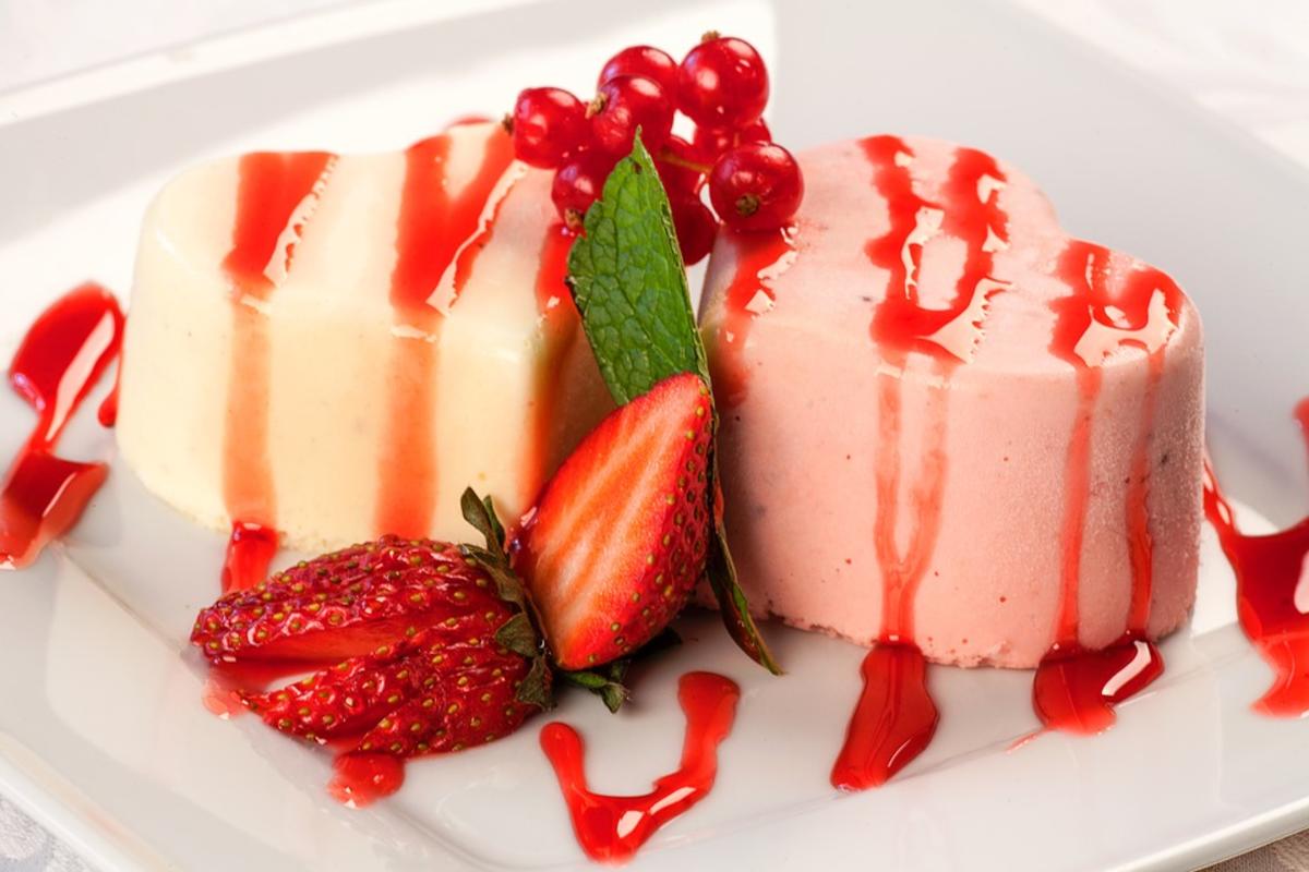 Bilder für Vegane Panna Cotta mit Eis und Erdbeersoße - Rezept