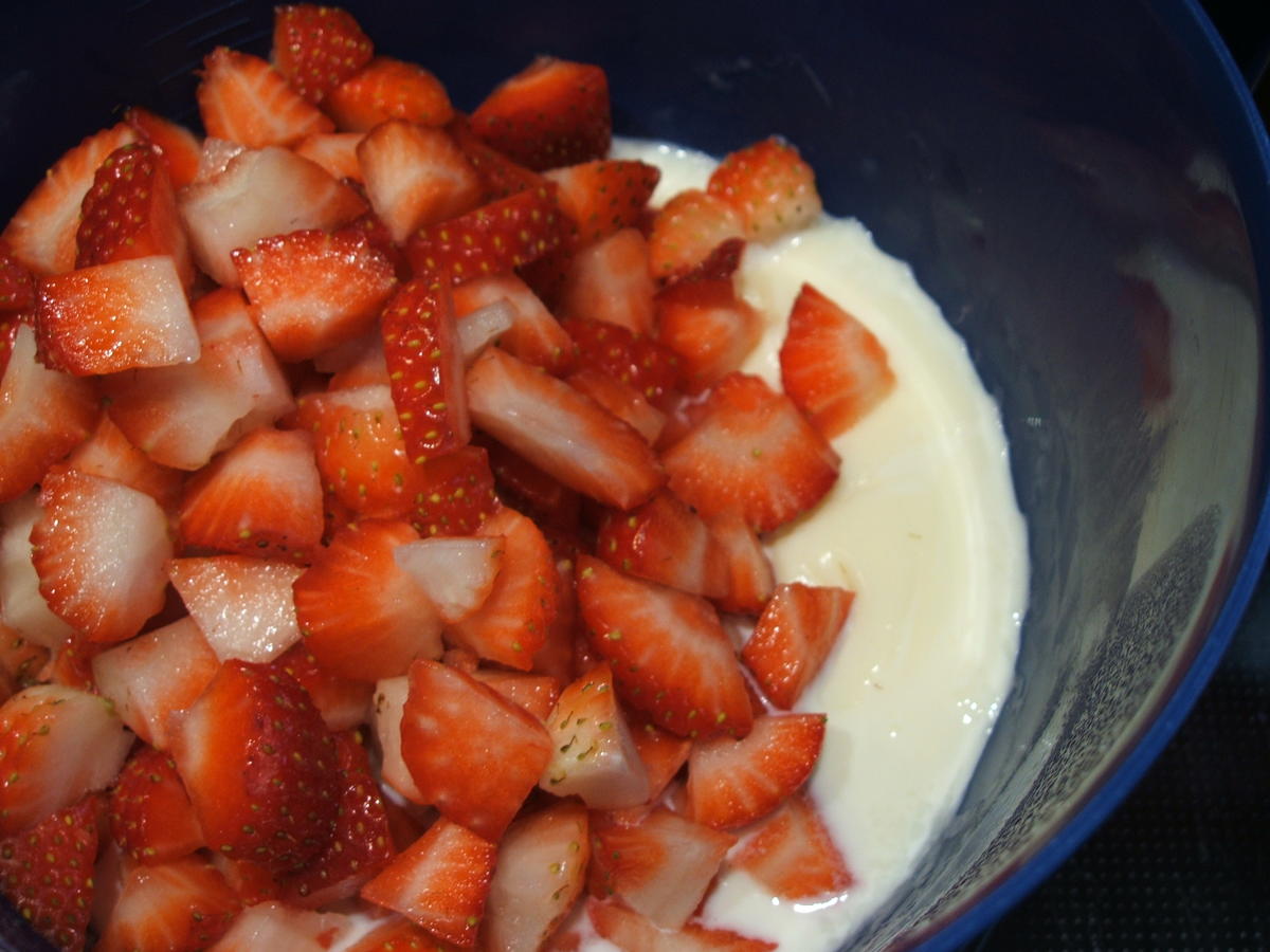 Dessert: Erdbeer-Vanille-Amaretti-Becher - Rezept - Bild Nr. 2816