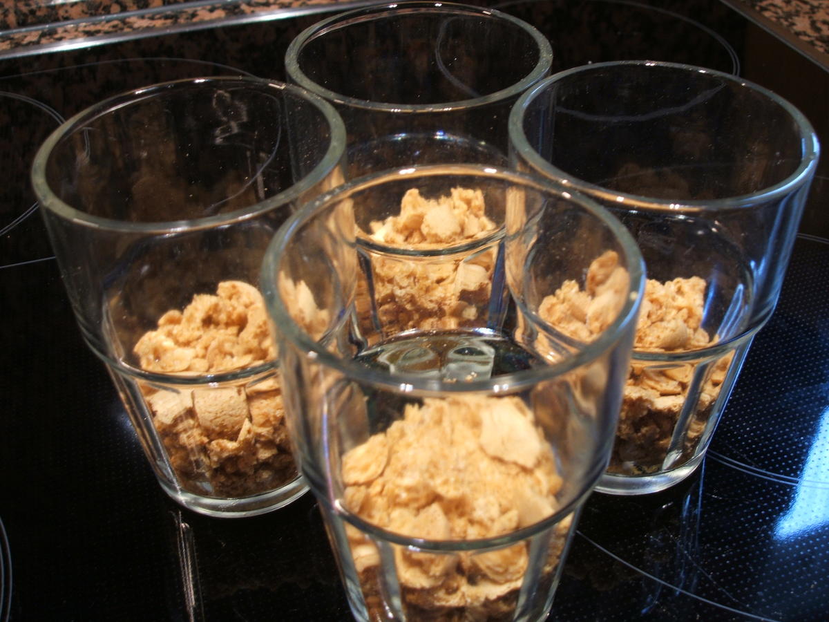 Dessert: Erdbeer Vanille Amaretti Becher - schnell &amp; einfach - von ...