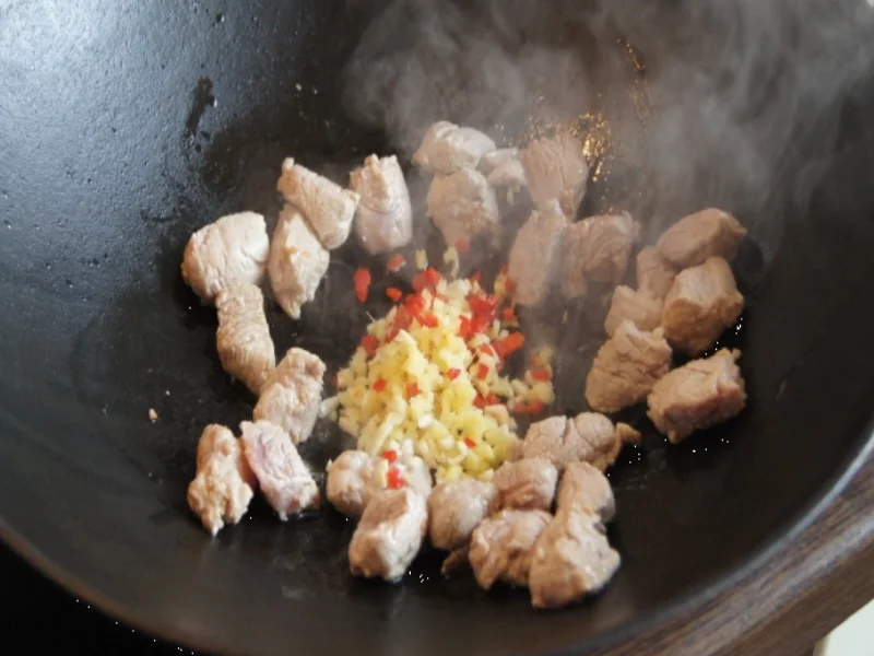 Asiatisches-Gulasch mit Curry-Drillingen - Rezept - Bild Nr. 2833