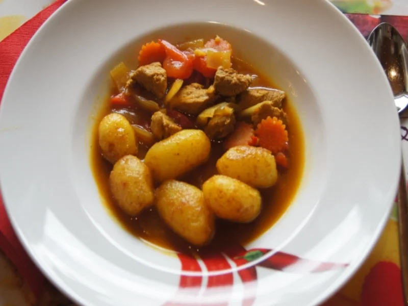 Asiatisches-Gulasch mit Curry-Drillingen - Rezept - Bild Nr. 2842