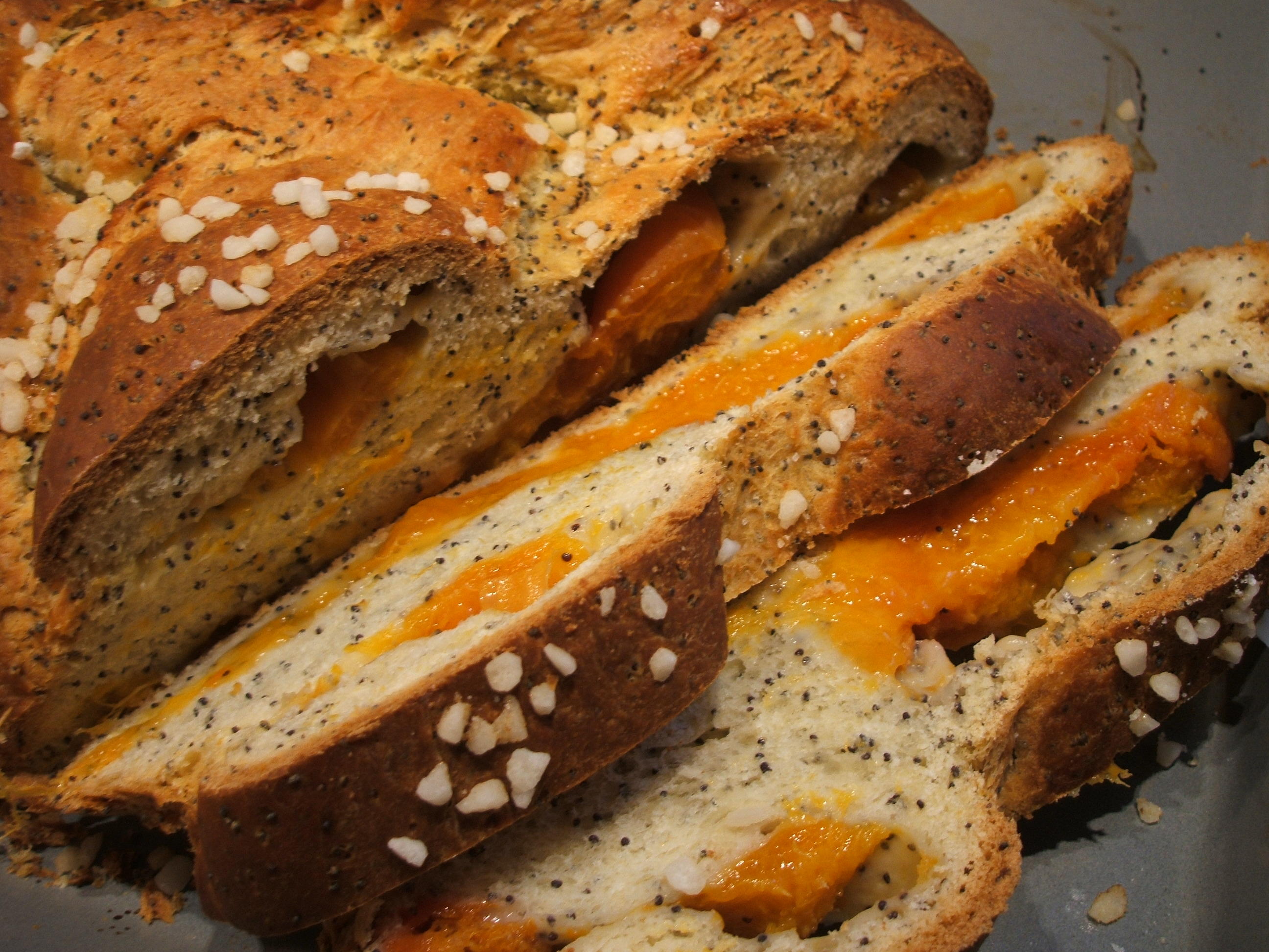 Bilder für Backen: Mohnzopf mit Aprikosen - Rezept