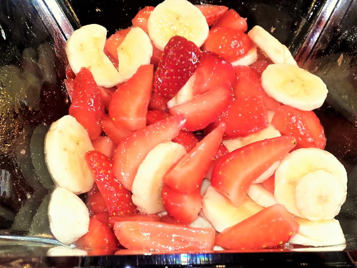 Fruchtsalat mit Erdbeer-Banane - Rezept - Bild Nr. 2830