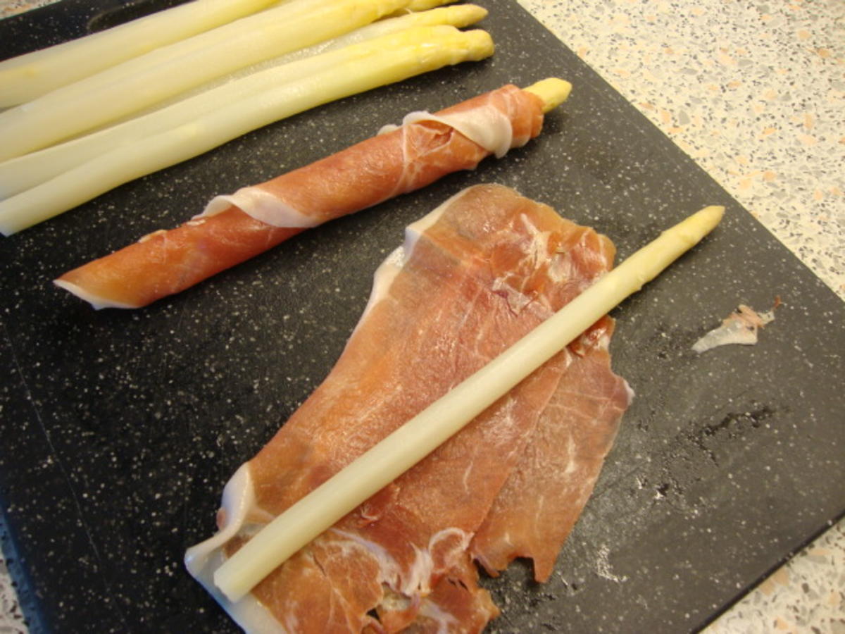 Finger Food - Spargel umwickelt mit Parmaschinken im FiloTeig - Rezept - Bild Nr. 2834