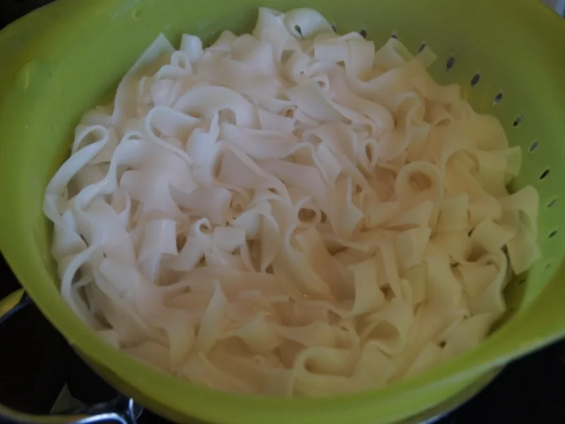 Gemüsewok mit Thüringer Mett und Reisnudeln - Rezept - Bild Nr. 2832