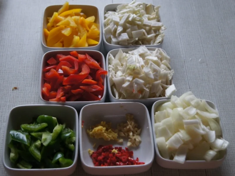 Gemüsewok mit Thüringer Mett und Reisnudeln - Rezept - Bild Nr. 2835