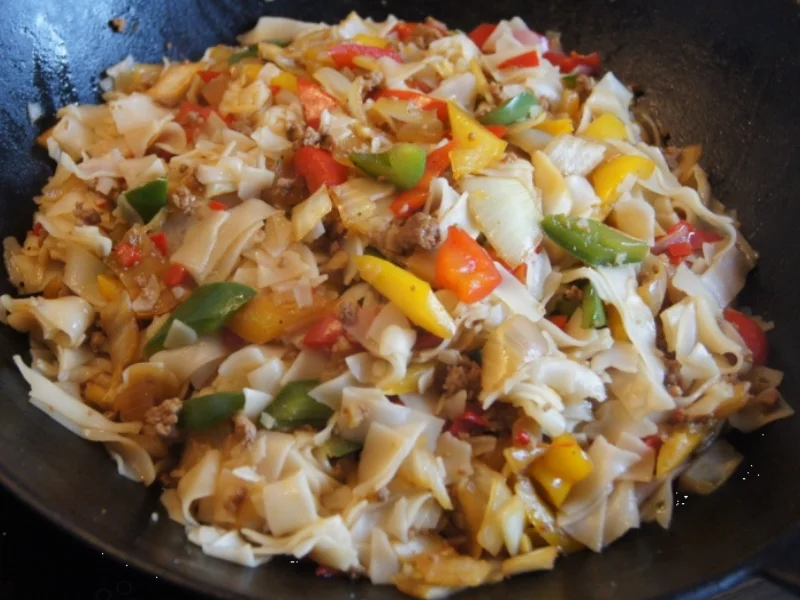 Gemüsewok mit Thüringer Mett und Reisnudeln - Rezept - Bild Nr. 2836