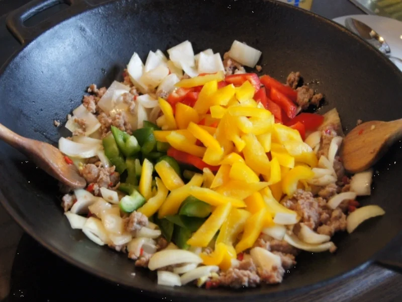 Gemüsewok mit Thüringer Mett und Reisnudeln - Rezept - Bild Nr. 2840