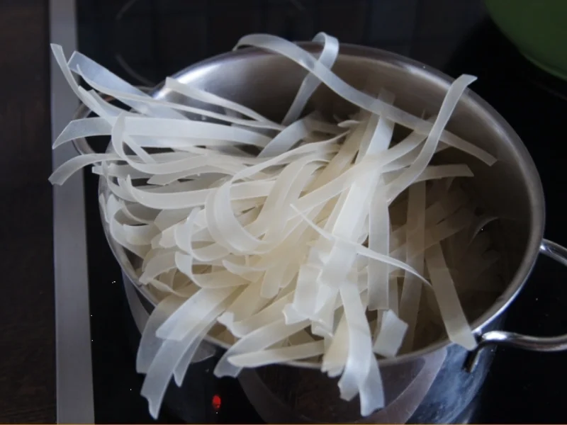 Gemüsewok mit Thüringer Mett und Reisnudeln - Rezept - Bild Nr. 2845