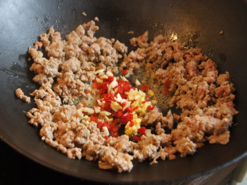 Gemüsewok mit Thüringer Mett und Reisnudeln - Rezept - Bild Nr. 2850