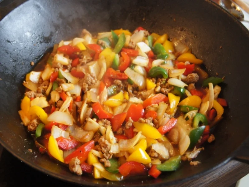 Gemüsewok mit Thüringer Mett und Reisnudeln - Rezept - Bild Nr. 2855