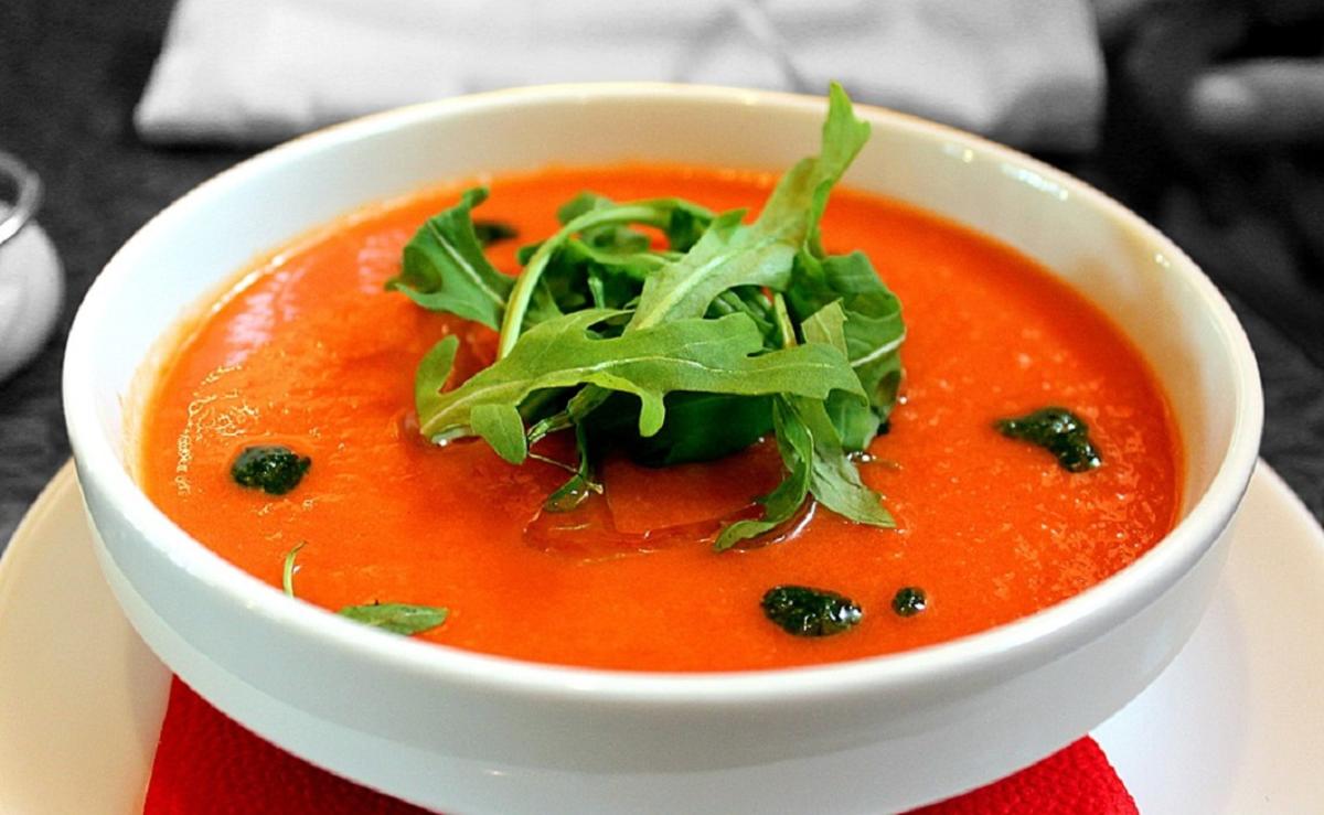 Tomaten-Erdbeer-Suppe mit Minzpesto und Rucola - Rezept - Bild Nr. 2863