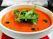 Tomaten-Erdbeer-Suppe mit Minzpesto und Rucola - Rezept - Bild Nr. 2863