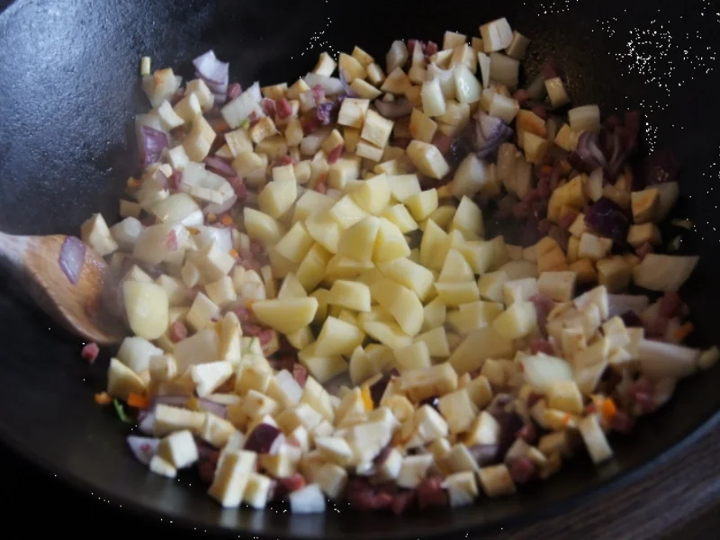 Asiatisches Ratatouille im Wok mit gekochten Ei - Rezept - Bild Nr. 2892