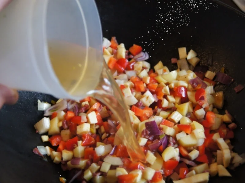 Asiatisches Ratatouille im Wok mit gekochten Ei - Rezept - Bild Nr. 2895