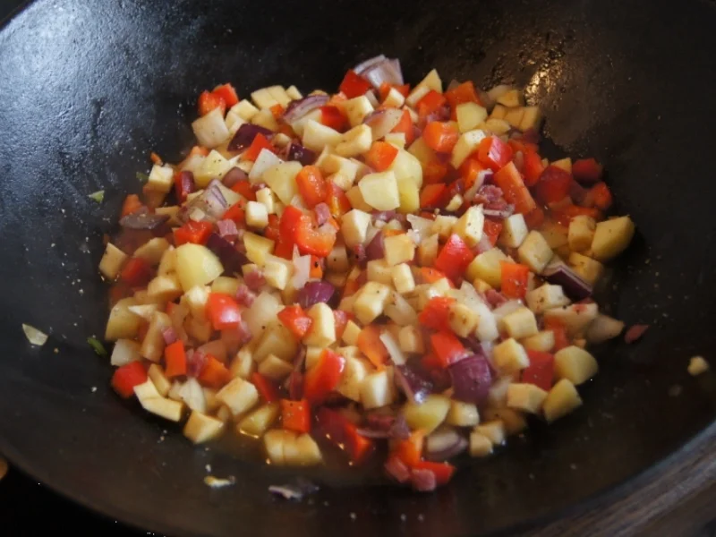 Asiatisches Ratatouille im Wok mit gekochten Ei - Rezept - Bild Nr. 2896