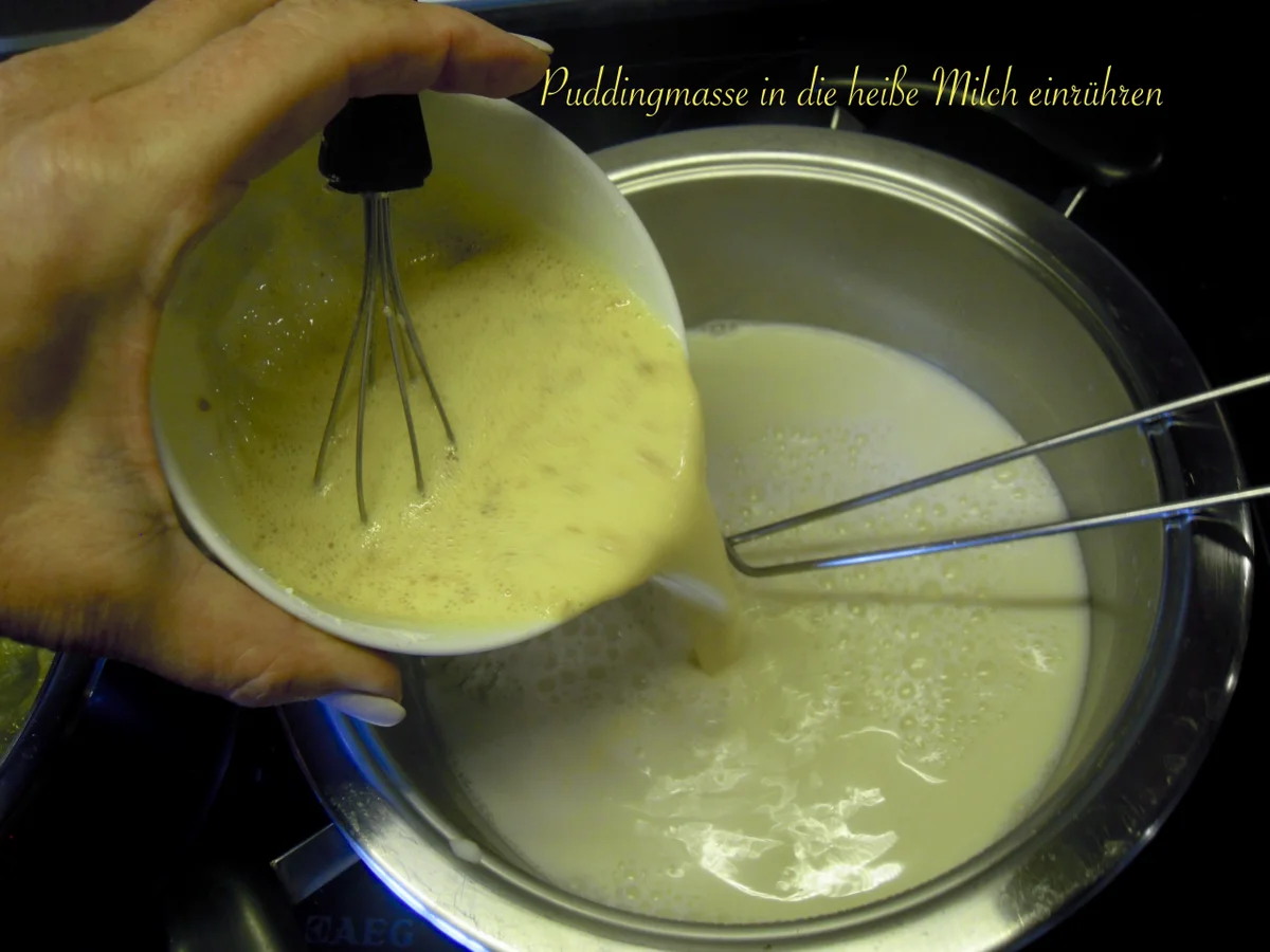 Rezept: Rhabarber Sahne Kuchen Bild Nr. 2897 Rhabarber Sahne Kuchen - Rezept - Bild Nr. 2897