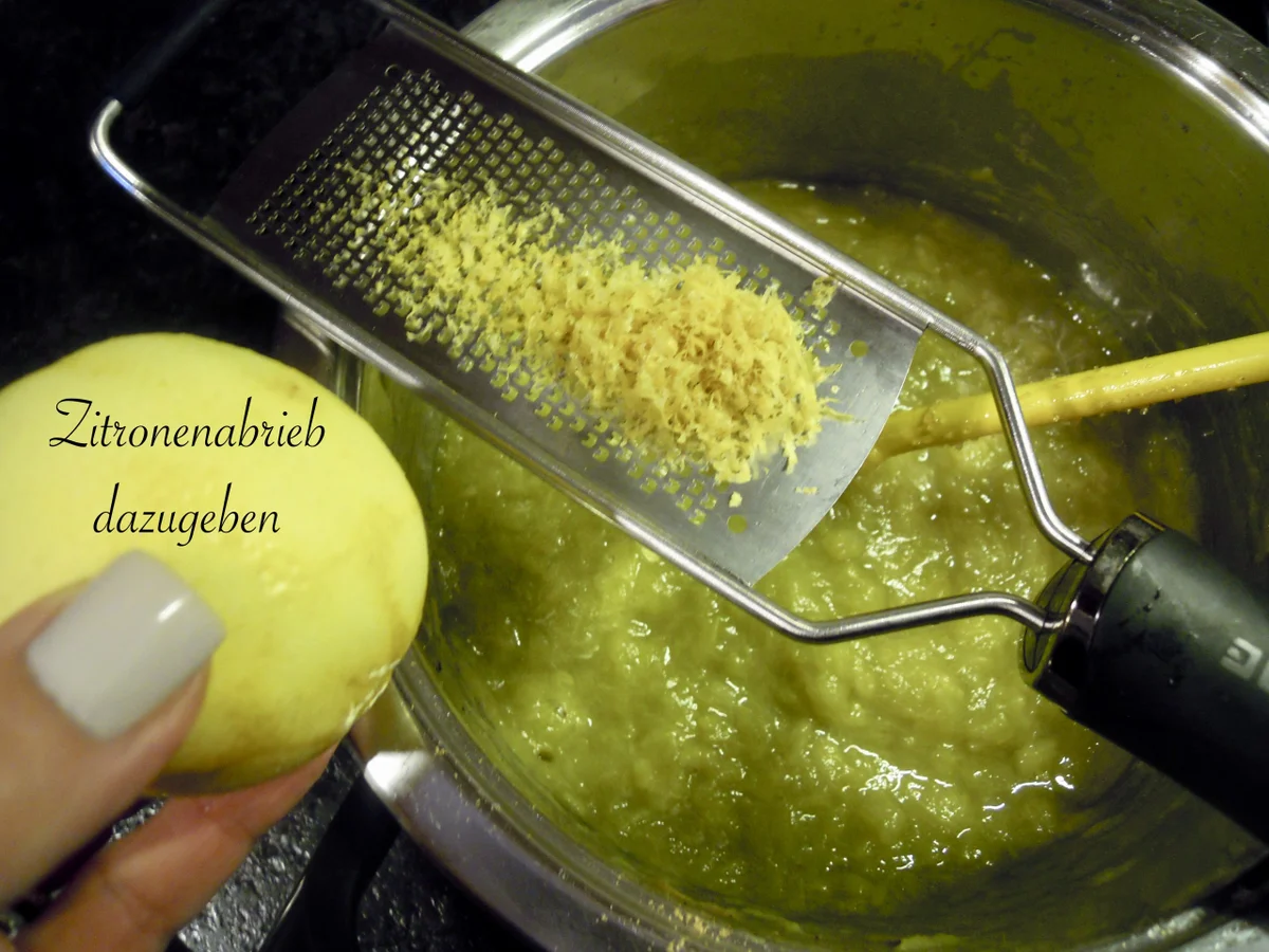 Rezept: Rhabarber Sahne Kuchen Bild Nr. 2906 Rhabarber Sahne Kuchen - Rezept - Bild Nr. 2906