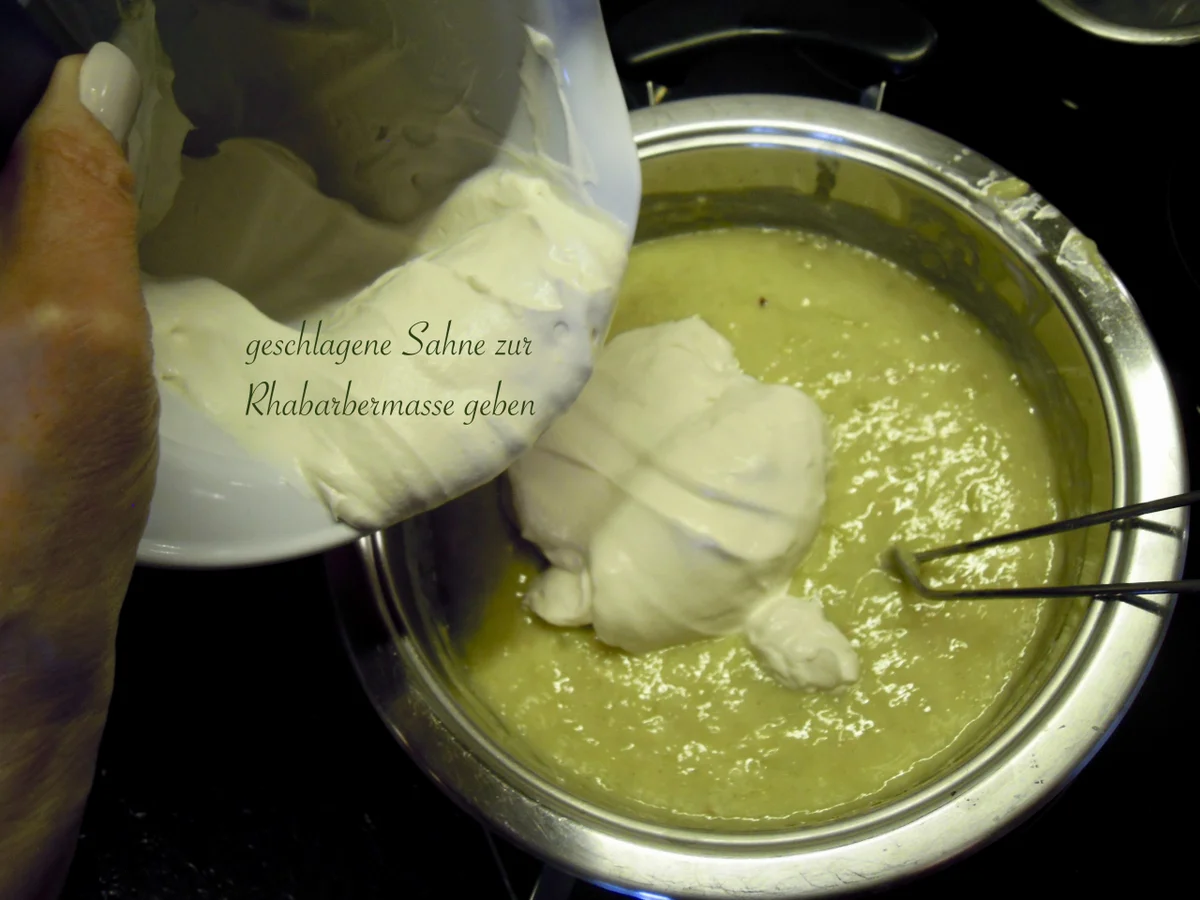 Rezept: Rhabarber Sahne Kuchen Bild Nr. 2914 Rhabarber Sahne Kuchen - Rezept - Bild Nr. 2914