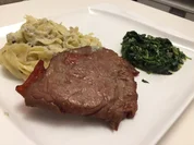 Saltimbocca Romana mit Tagliatelle in Gorgonzola und frischem Blattspinat - Rezept - Bild Nr. 2
