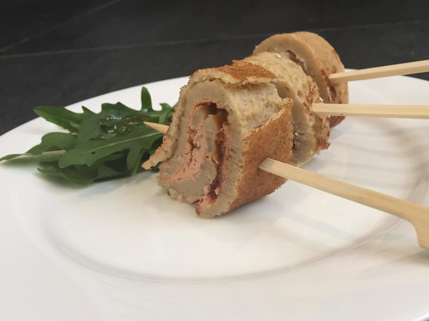Gefüllter Buchweizenpfannkuchen mit Rucolasalat - Rezept - kochbar.de