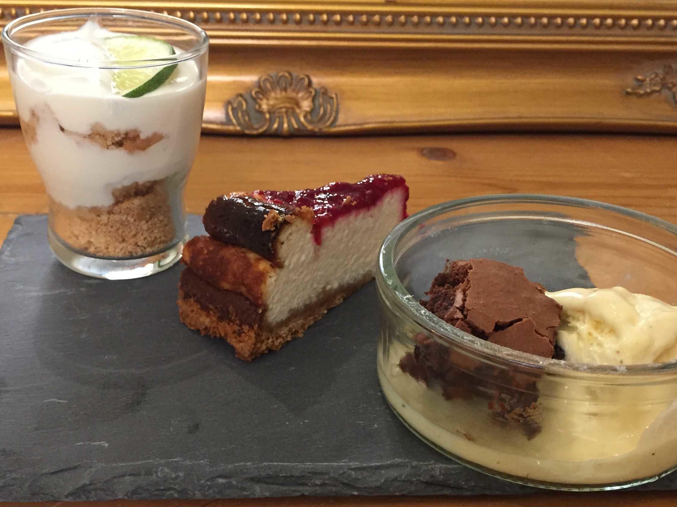 New Yorker Cheesecake, Key Lime Pie und Hot Brownie mit Vanille Eis -
Rezept Eingereicht von Das perfekte Dinner