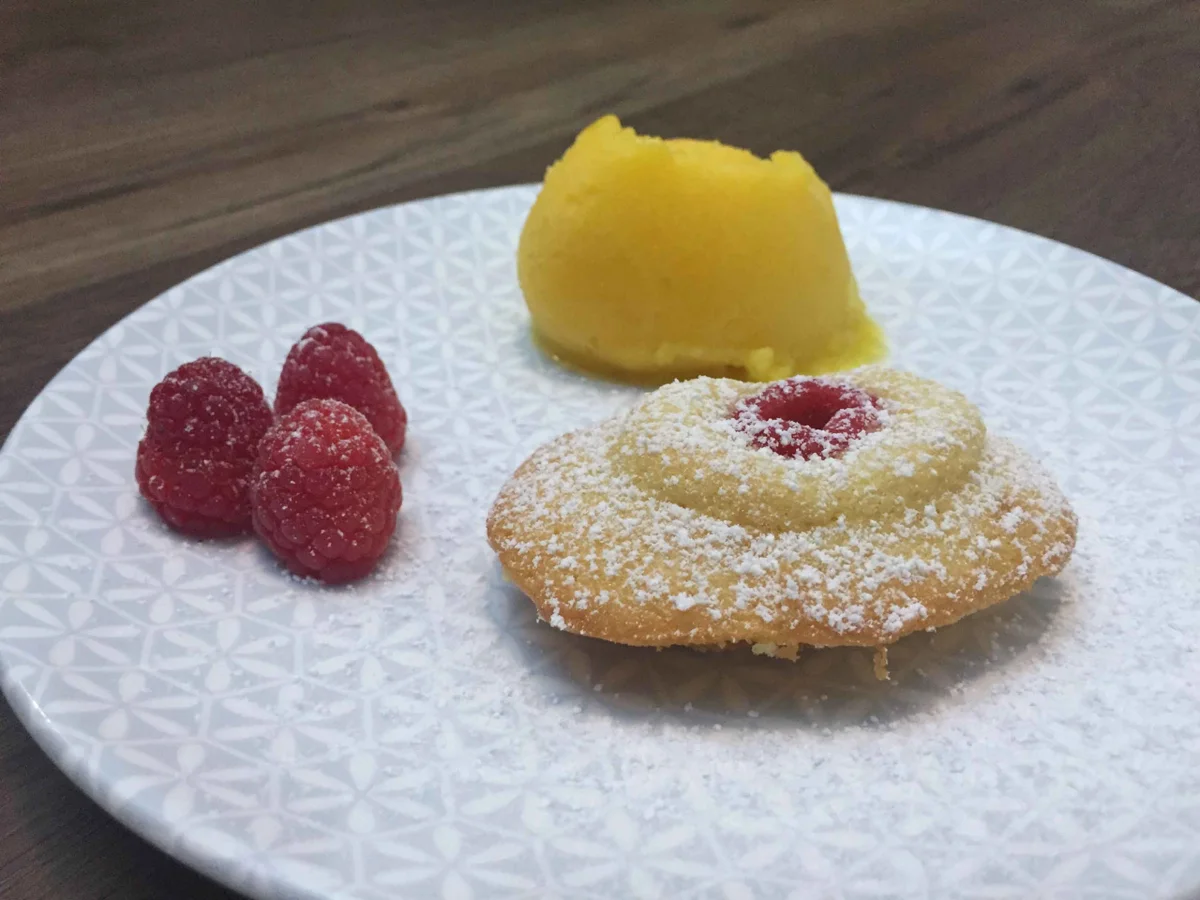 Madeleines mit Mango-Ananas-Sorbet - Rezept - Bild Nr. 2