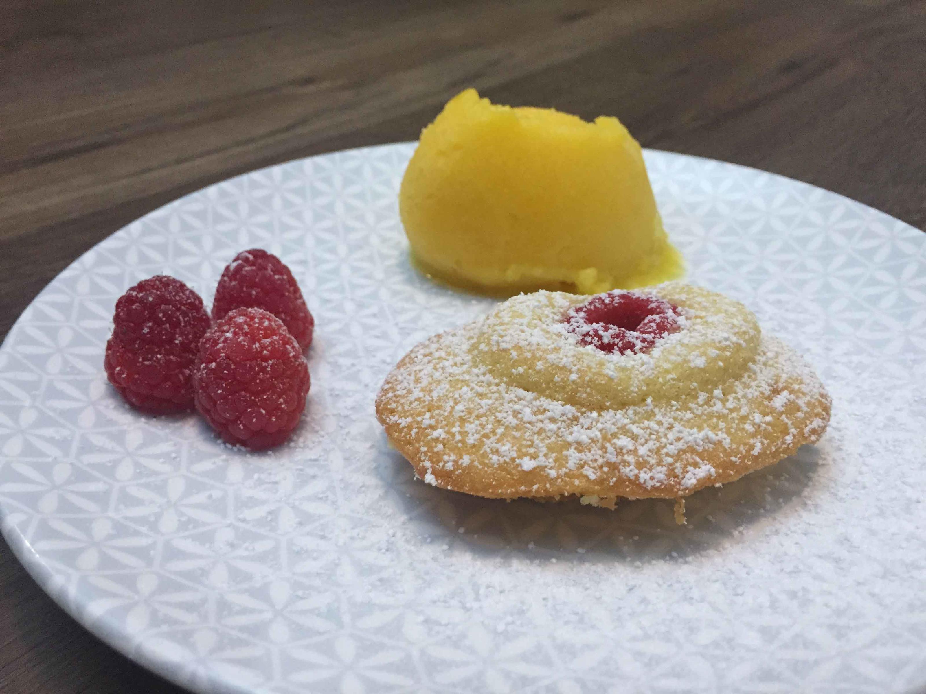 Bilder für Madeleines mit Mango-Ananas-Sorbet - Rezept