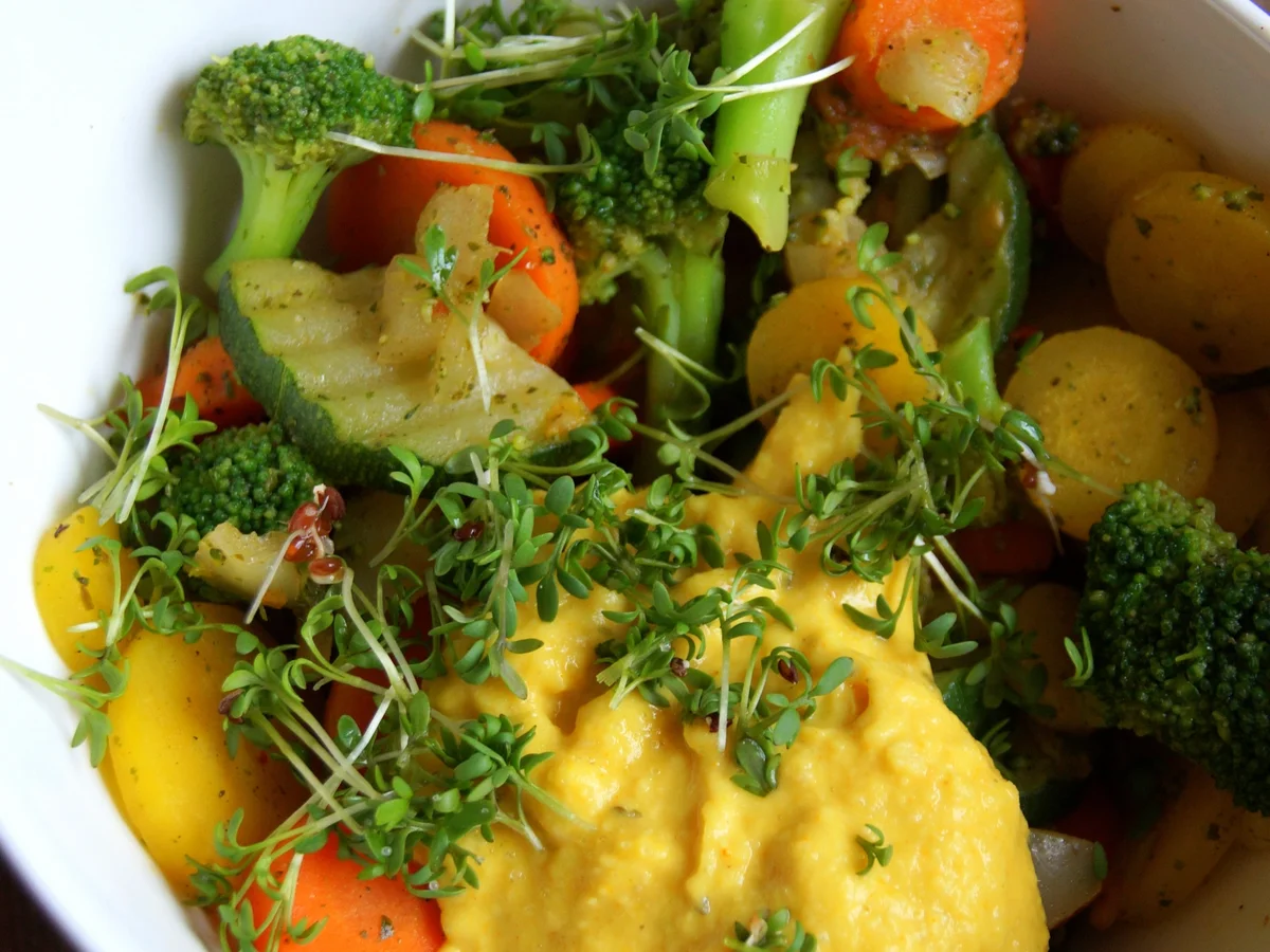 Rezept: Weiße-Bohnen-Kurkuma-Hummus-Dip Bild Nr. 2 Weiße-Bohnen-Kurkuma-Hummus-Dip - Rezept - Bild Nr. 2