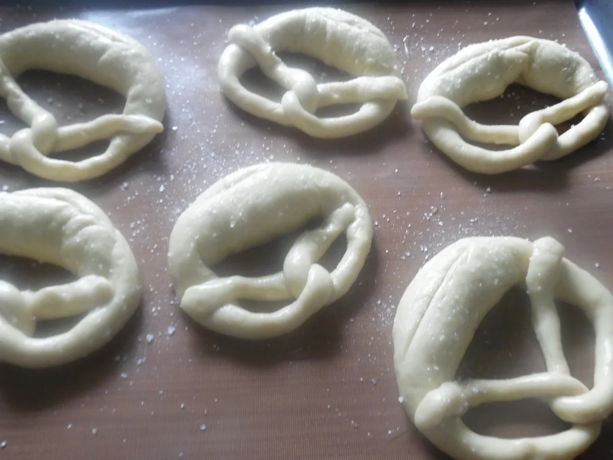 Rezept: Laugenbrezeln, -stangen, -brötchen Bild Nr. 2902 Laugenbrezeln, -stangen, -brötchen - Rezept - Bild Nr. 2902