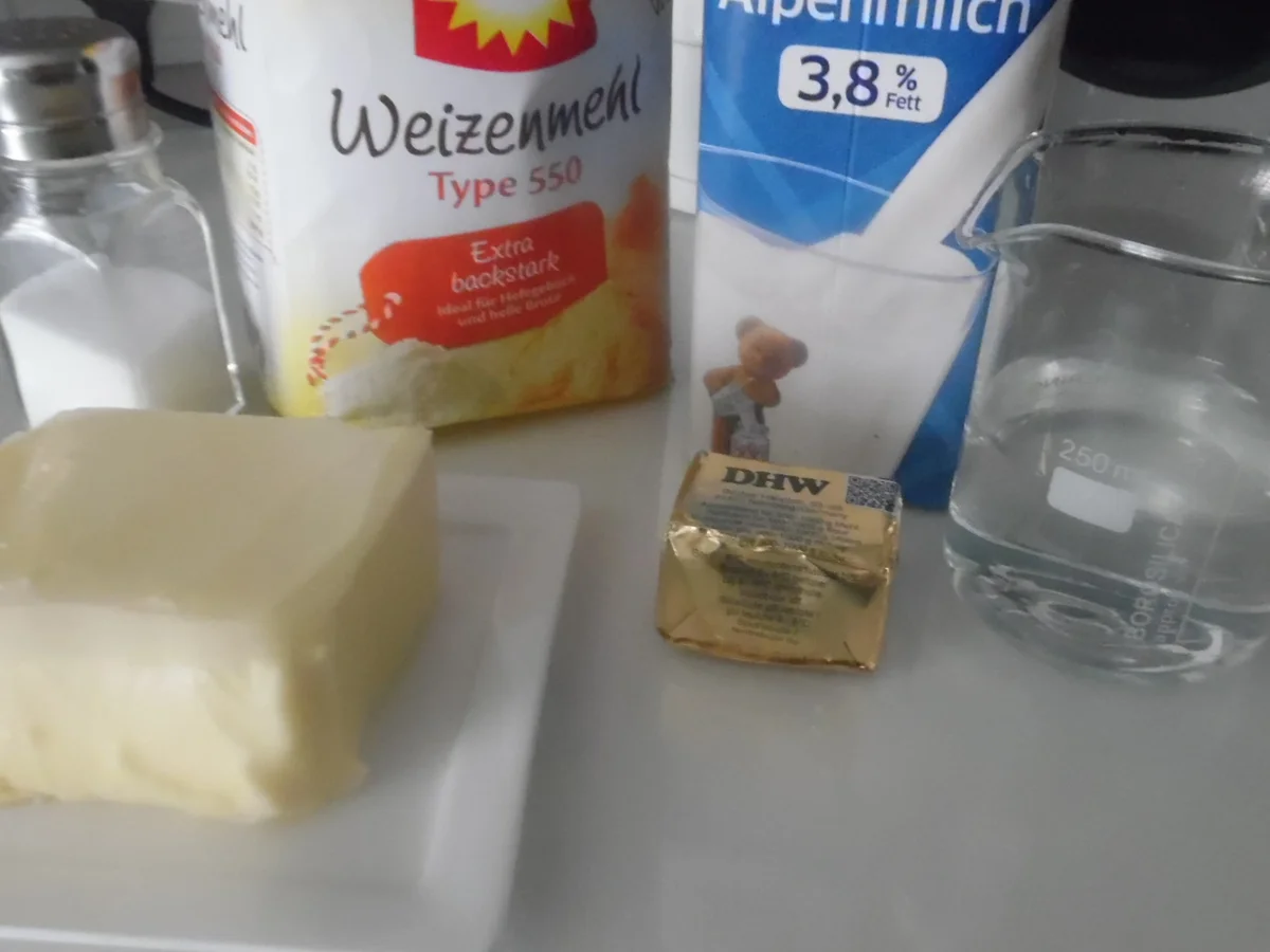 Rezept: Laugenbrezeln, -stangen, -brötchen Bild Nr. 2915 Laugenbrezeln, -stangen, -brötchen - Rezept - Bild Nr. 2915