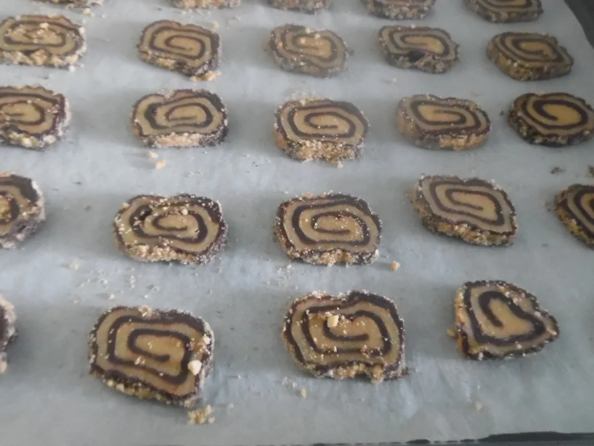 Rezept: Erdnuss-Schoko-Plätzchen Bild Nr. 2902 Erdnuss-Schoko-Plätzchen - Rezept - Bild Nr. 2902