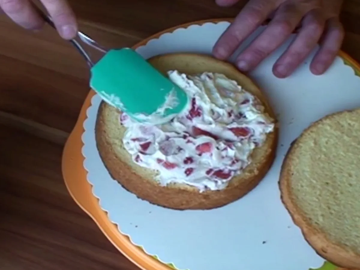 Rezept: Mazu12 - Japanische Erdbeertorte Bild Nr. 2940 Mazu12 - Japanische Erdbeertorte - Rezept - Bild Nr. 2940