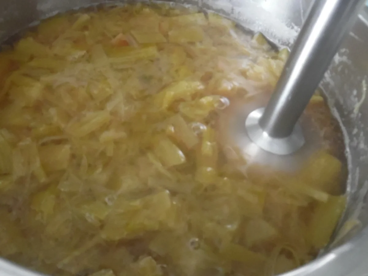 Rezept: "Rhabarber-Traum"- Geburtstagstorte Bild Nr. 2937 "Rhabarber-Traum"- Geburtstagstorte - Rezept - Bild Nr. 2937