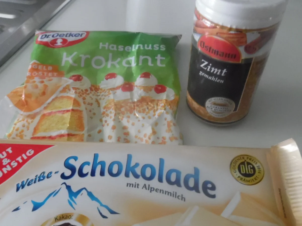 Rezept: "Rhabarber-Traum"- Geburtstagstorte Bild Nr. 2942 "Rhabarber-Traum"- Geburtstagstorte - Rezept - Bild Nr. 2942