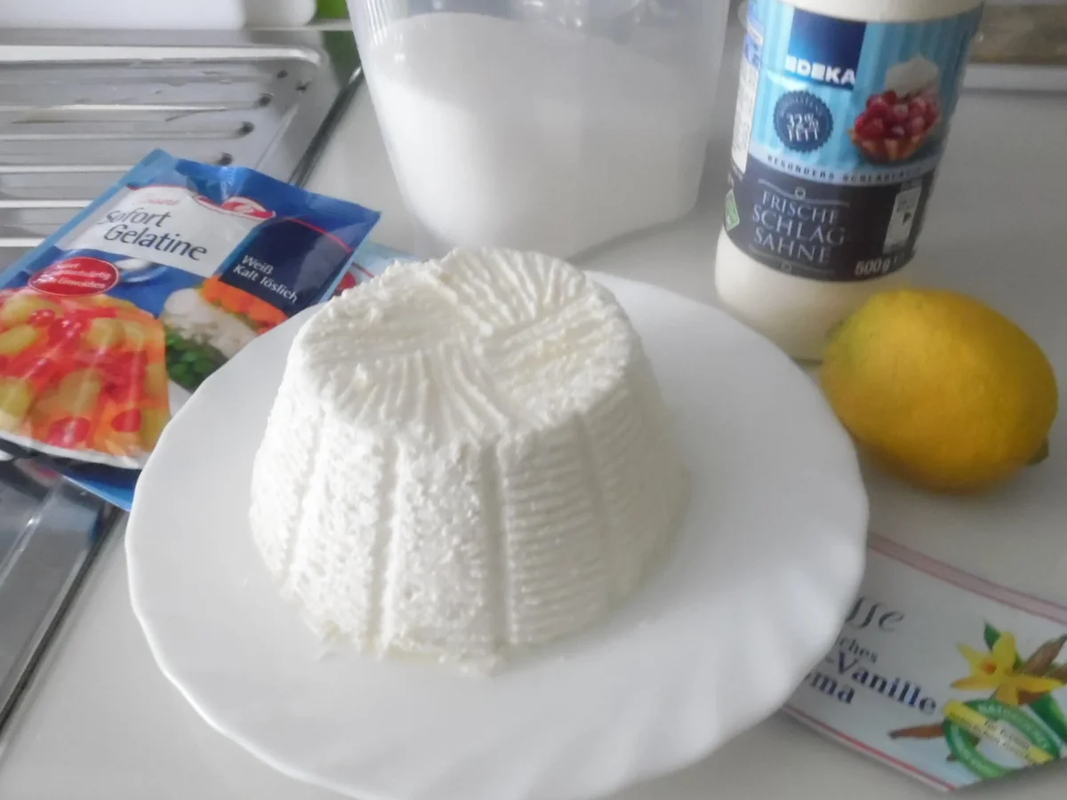 Rezept: "Rhabarber-Traum"- Geburtstagstorte Bild Nr. 2943 "Rhabarber-Traum"- Geburtstagstorte - Rezept - Bild Nr. 2943