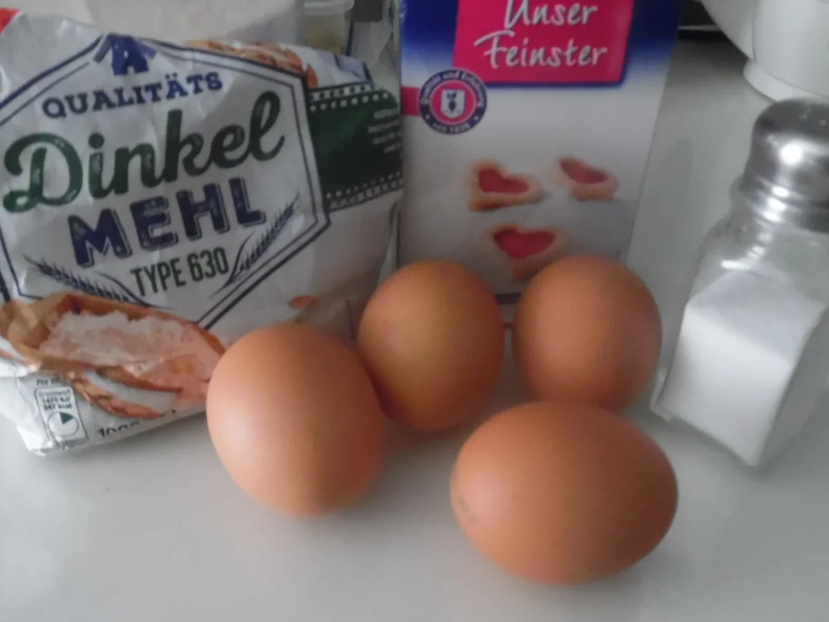 Rezept: "Rhabarber-Traum"- Geburtstagstorte Bild Nr. 2950 "Rhabarber-Traum"- Geburtstagstorte - Rezept - Bild Nr. 2950