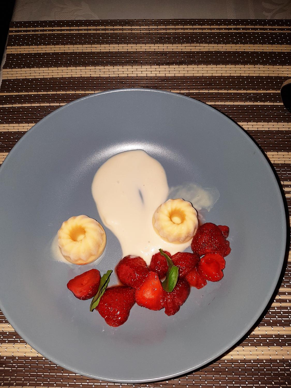 Marinierte Erdbeeren, Yuzueis, Mascarpone-Kastanienhonigschaum - Rezept ...