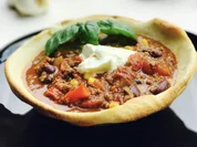 CHILI CON CARNE IN EINER PIZZASCHALE - Rezept - Bild Nr. 2935