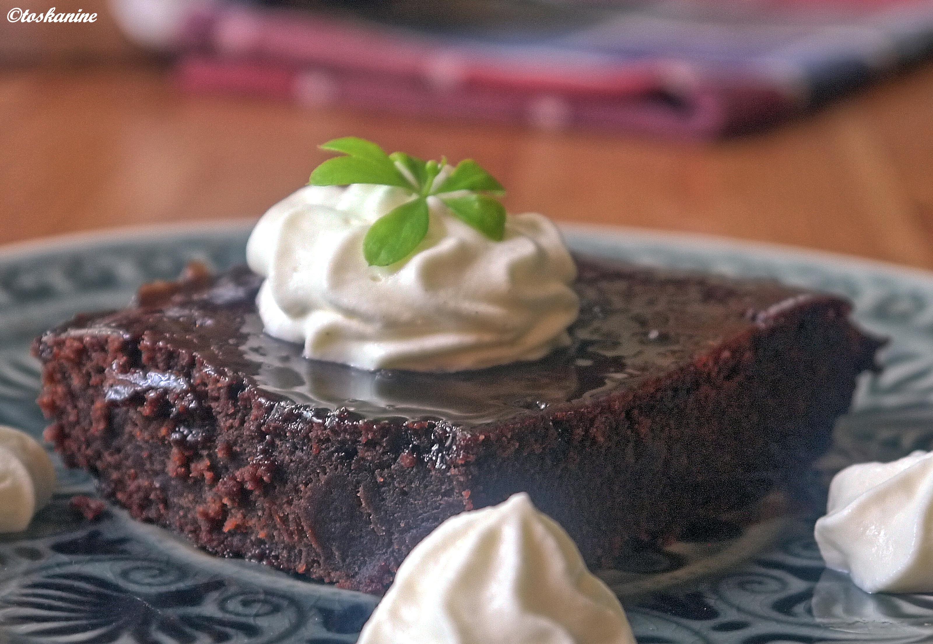 Cola-Kuchen mit Waldmeister-Sahne - Rezept von toskanine