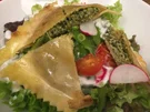Frühlingssalat mit gebratenen Maultaschen und einem Avocado-Pampelmusen-Bruschetta - Rezept - Bild Nr. 2