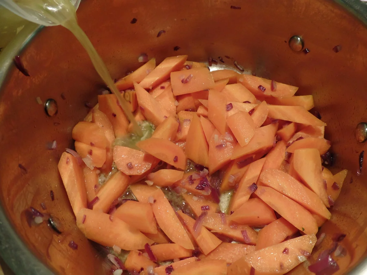 Rezept: Nudel-Möhrensuppe Bild Nr. 2947 Nudel-Möhrensuppe - Rezept - Bild Nr. 2947