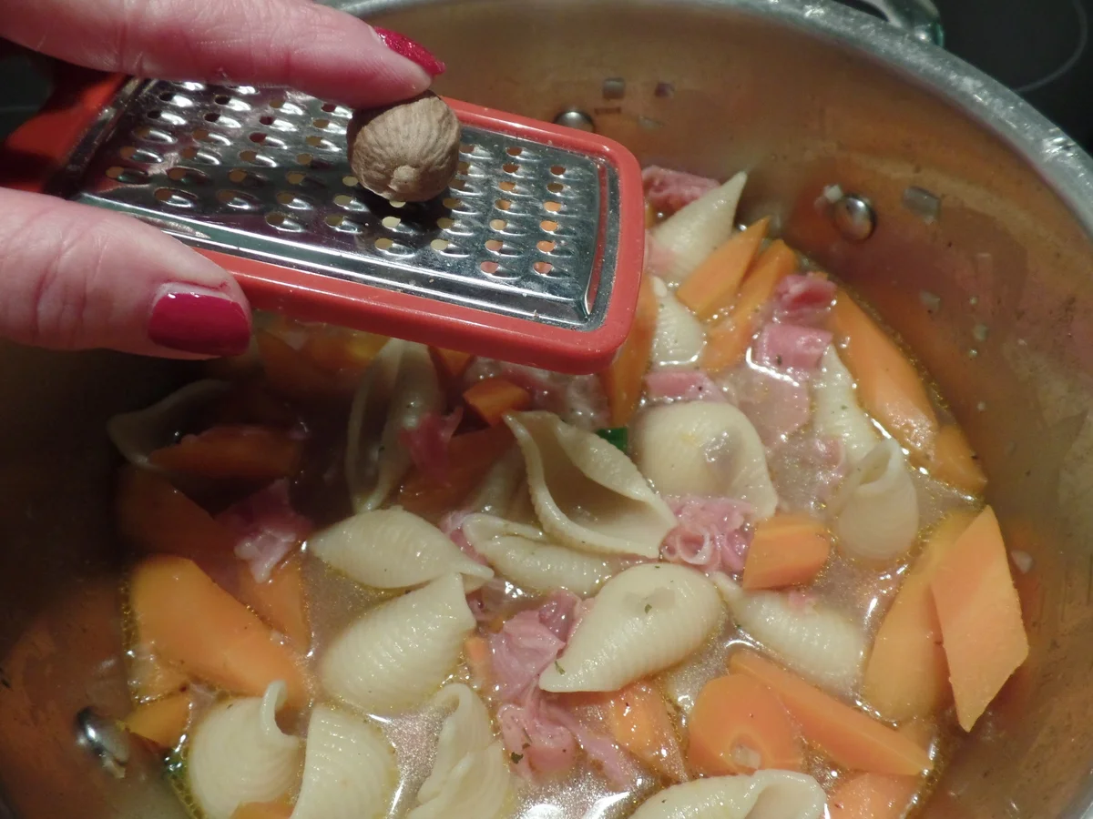 Rezept: Nudel-Möhrensuppe Bild Nr. 2952 Nudel-Möhrensuppe - Rezept - Bild Nr. 2952