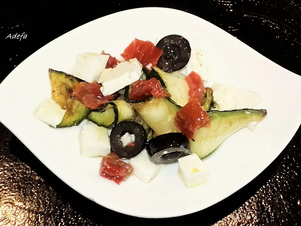 Zucchini Salat mit Essig-Öl-Dressing - Rezept - Bild Nr. 2943