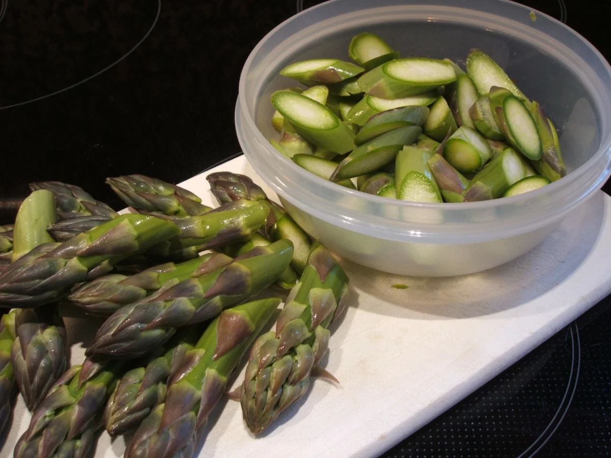 Salate: Linsen-Spargel-Salat mit Knoblauch-Croutons - Rezept - Bild Nr. 2943