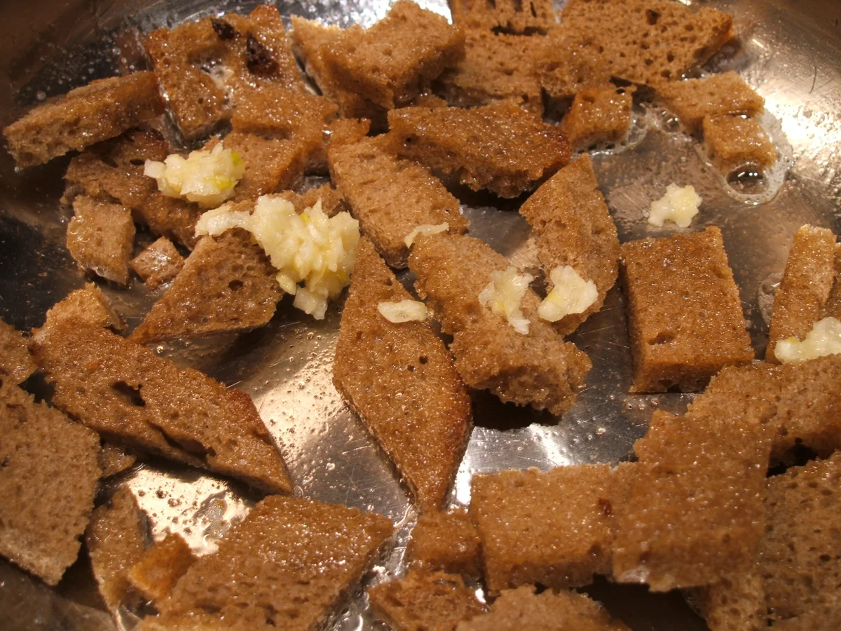 Salate: Linsen-Spargel-Salat mit Knoblauch-Croutons - Rezept - Bild Nr. 2951