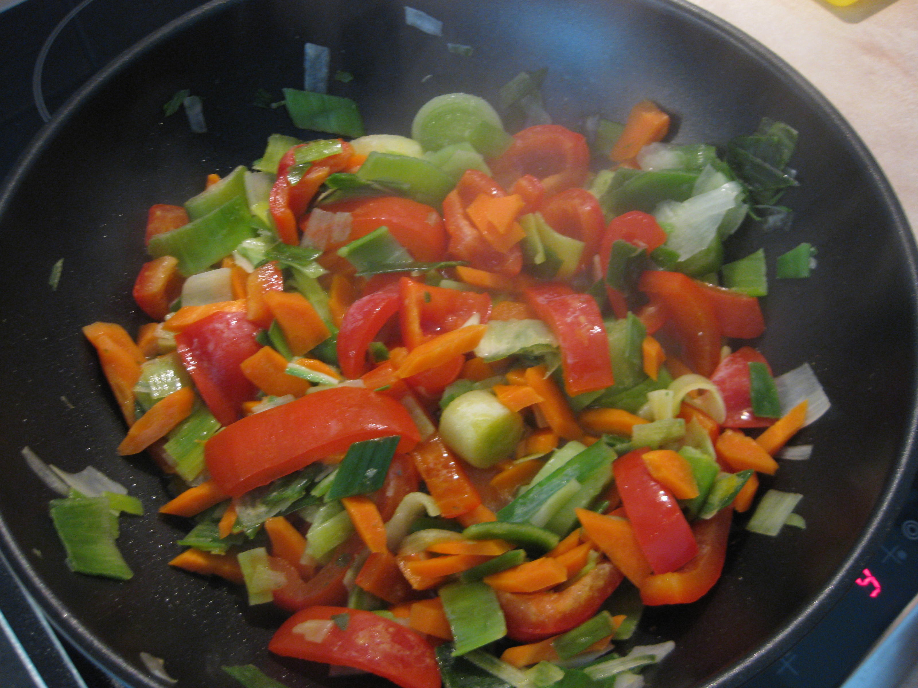 Bilder für Gebratene Wok-Nudeln mit Schweinefleisch und Gemüse - Rezept